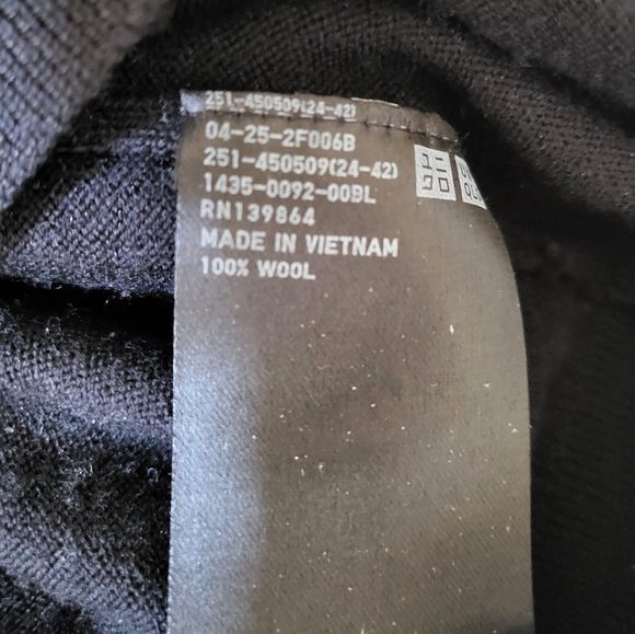 Uniqlo merino wool crew neck sweater - Picture 5 of 6